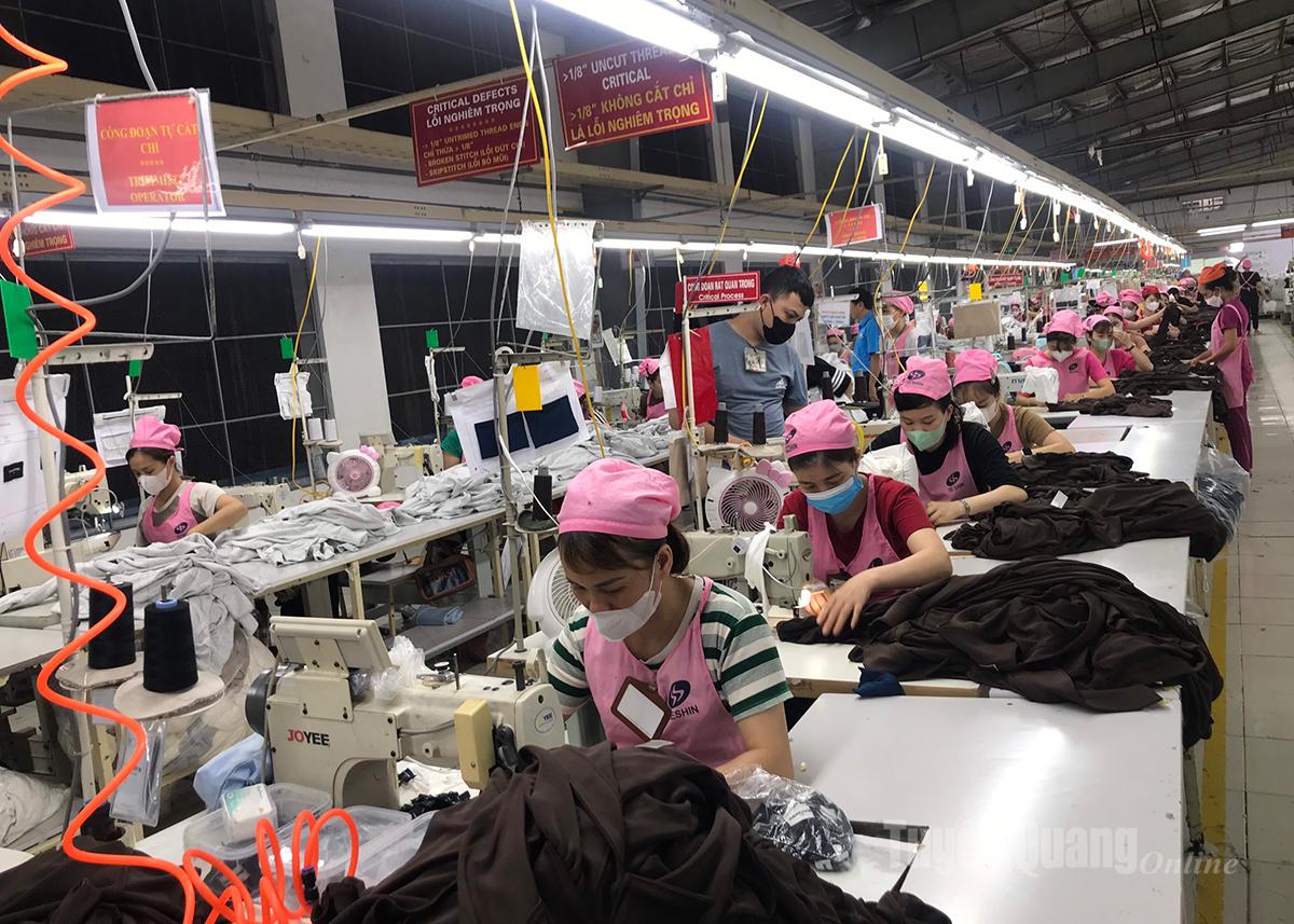 A Seshin VN2 Company Limited női szakszervezeti tagjairól és munkavállalóiról mindig gondoskodnak.