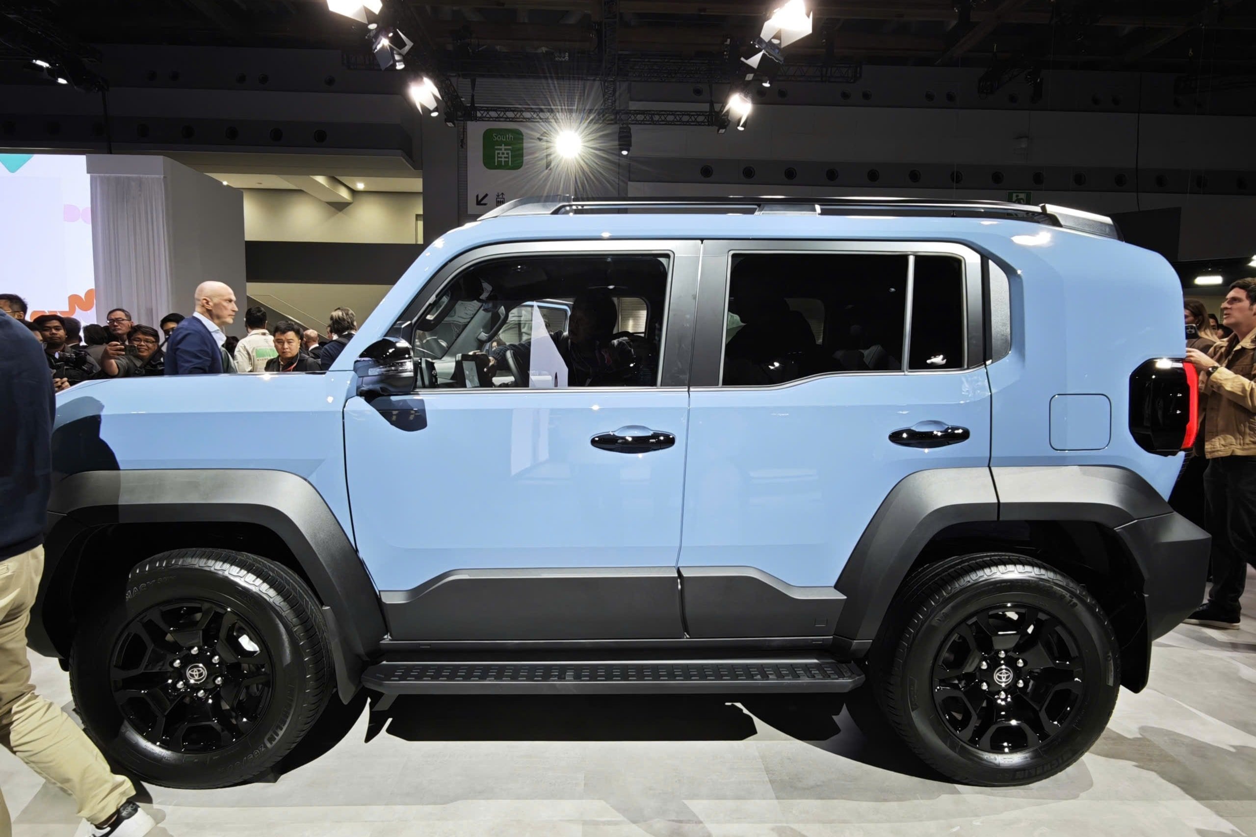 Toyota Land Cruiser FJ brat 3