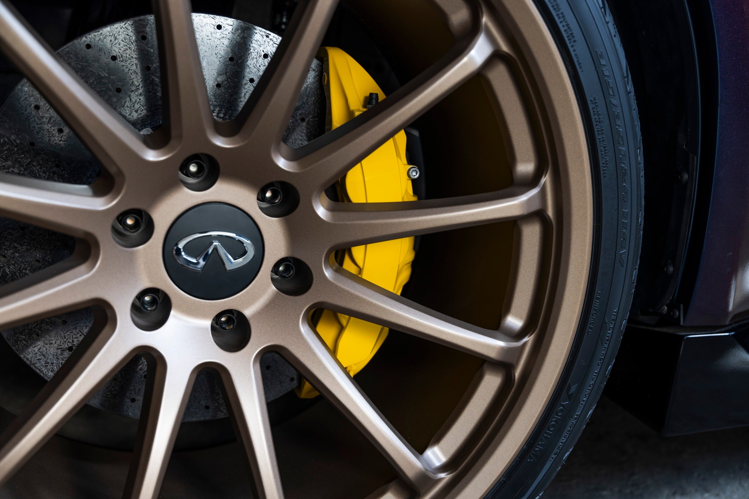 شاسیبلند، سوپراسپرت، نیسان، نیسان جیتی-آر، جیتی-آر، اینفینیتی، اینفینیتی کیوایکس۸۰، کیوایکس۸۰، کیوایکس۸۰ آر-مشخصات تصویر ۶