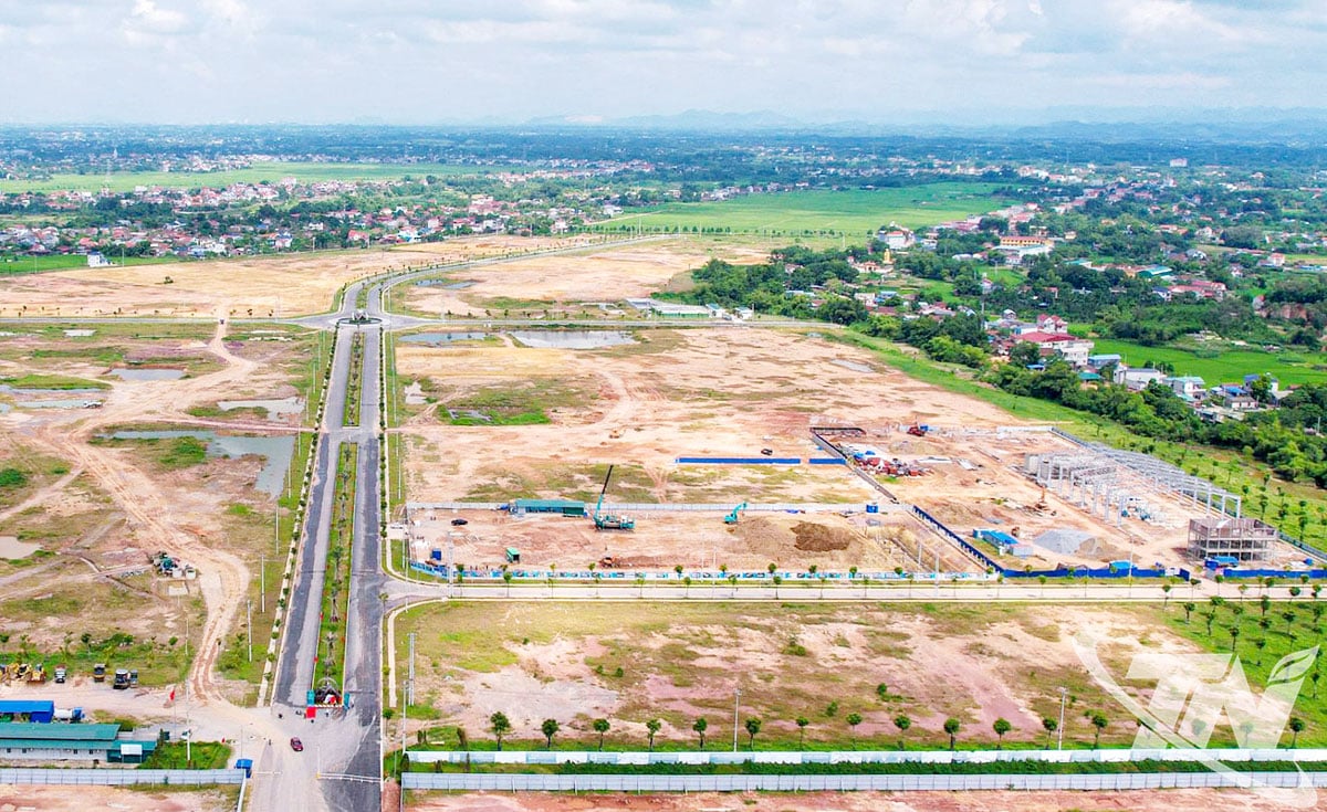 ចង្កោមឧស្សាហកម្ម Hanh Phuc - Xuan Phuong មានមាត្រដ្ឋានជិត ៧៤ ហិកតា ហើយកំពុងបន្តទាក់ទាញសហគ្រាសវិនិយោគបន្ទាប់បន្សំជាច្រើន ដើម្បីអភិវឌ្ឍផលិតកម្មឧស្សាហកម្ម។