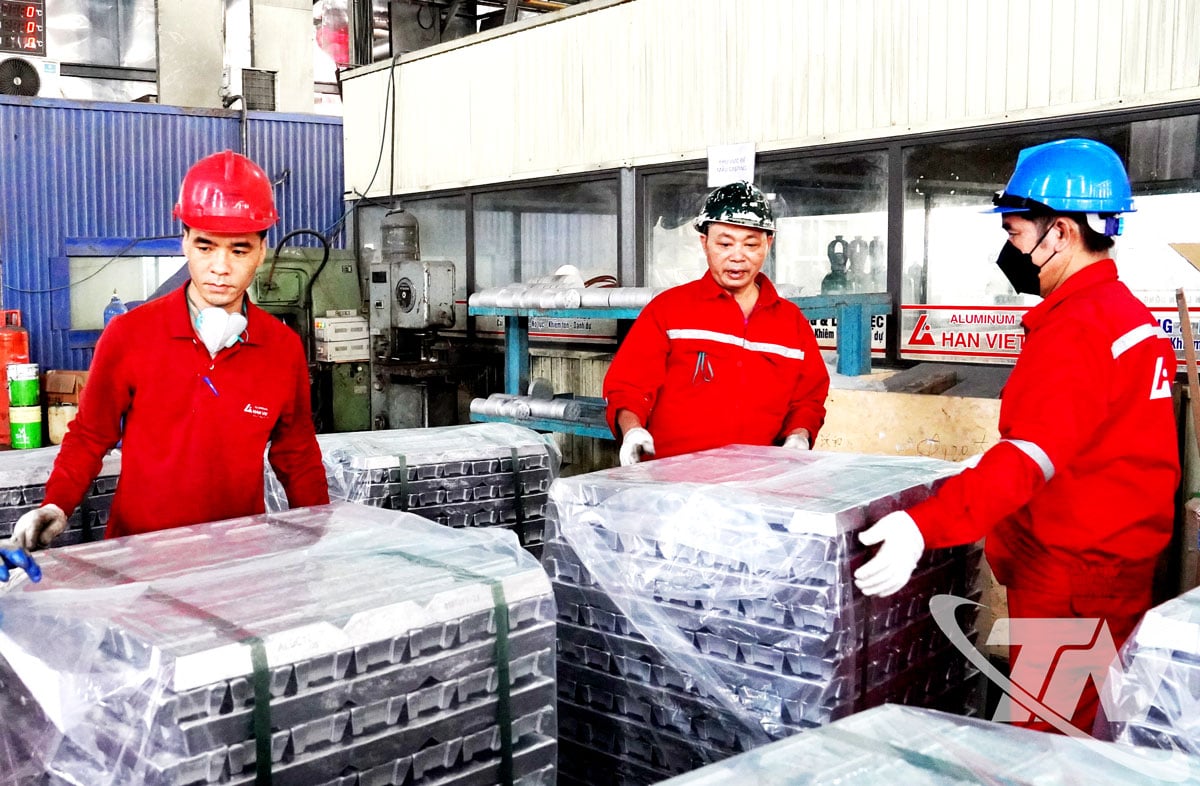 ការផលិតផលិតផលអាលុយមីញ៉ូមនៅក្រុមហ៊ុន Han Viet Aluminum Joint Stock Company (Diem Thuy Industrial Park) ដែលមានឯកទេសក្នុងការផ្គត់ផ្គង់ដល់ឧស្សាហកម្មផលិត។