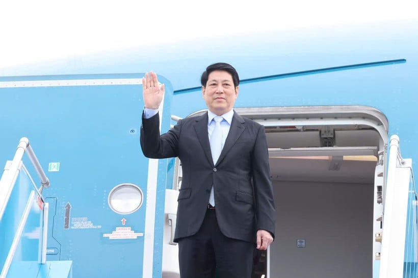Presiden Luong Cuong berangkat menuju KTT APEC ke-32 di Korea Selatan.