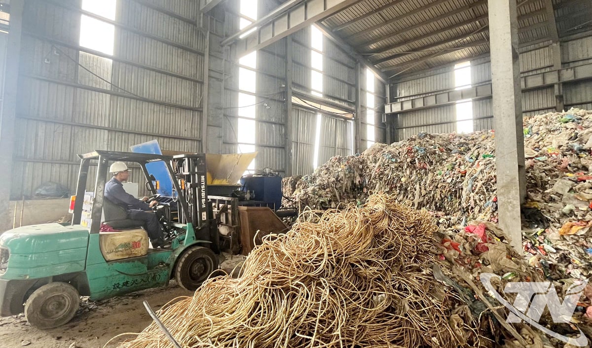 A Song Cong Environment Company Limited javítja az árvizek utáni hulladékkezelést.