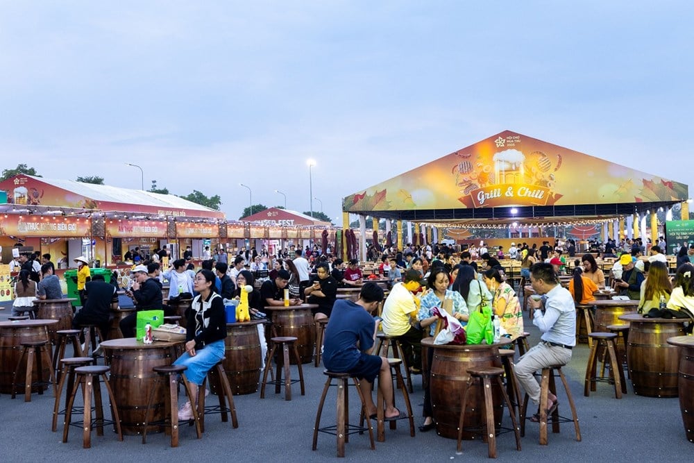 ງານຕະຫຼາດນັດລະດູໃບໄມ້ຫຼົ່ນຄັ້ງທຳອິດ - ປີ 2025: ອາຫານ “ສຸດຍອດ” - “ງານລ້ຽງທີ່ຮ້ອນທີ່ສຸດ” ໃນຕອນນີ້ - ຮູບ 7