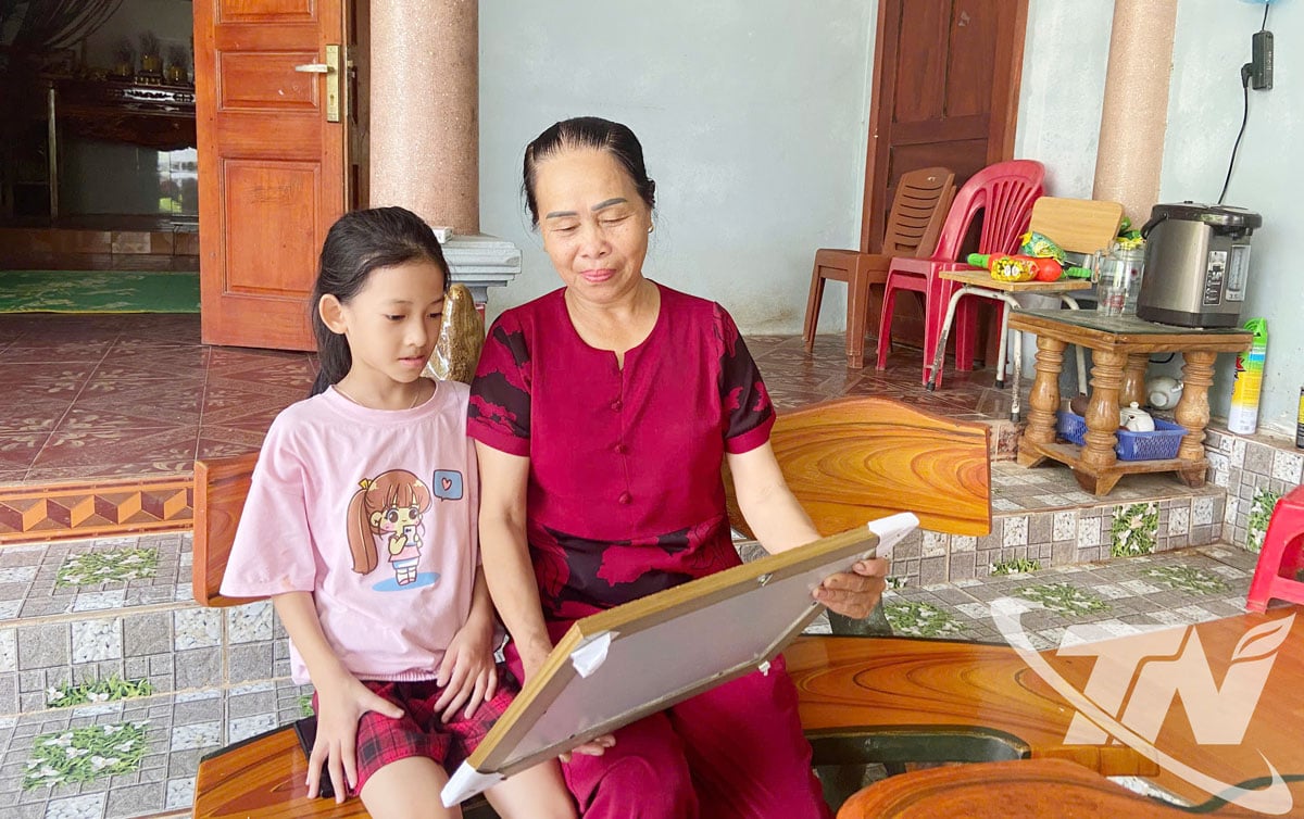 Pham Thi Hoc asszony számos érdemoklevelet kapott minden szintről.