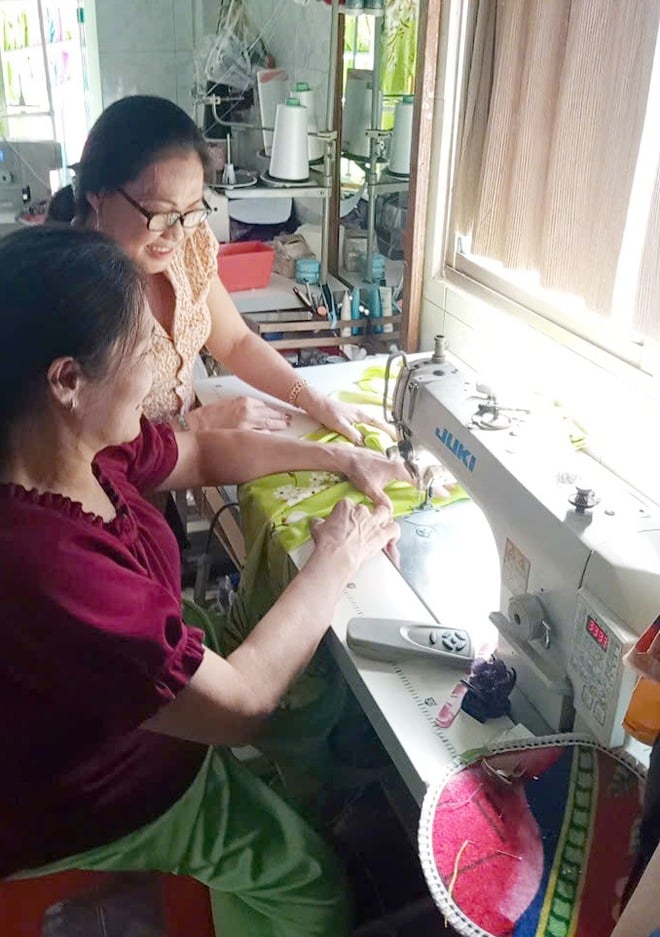 Những đường kim mũi chỉ yêu đời, thương người  - Ảnh 2.