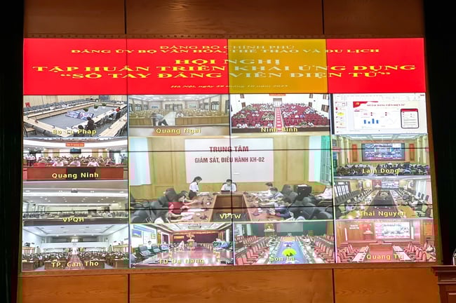 Partikomiteen i departementet for kultur, sport og turisme har fått opplæring i å distribuere applikasjonen «Elektronisk håndbok for partimedlemmer» – bilde 1. Đảng ủy Bộ VHTTDL tập huấn triển khai ứng dụng “Sổ tay đảng viên điện tử” - Ảnh 1.