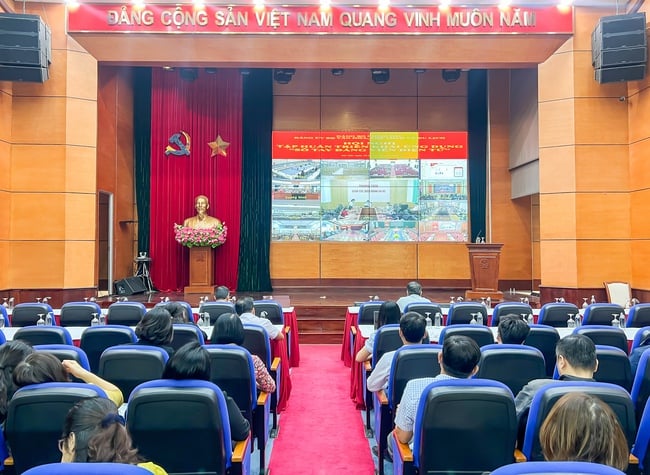 Partikomiteen i departementet for kultur, sport og turisme har fått opplæring i å distribuere applikasjonen «Elektronisk håndbok for partimedlemmer» – bilde 2. Đảng ủy Bộ VHTTDL tập huấn triển khai ứng dụng “Sổ tay đảng viên điện tử” - Ảnh 2.