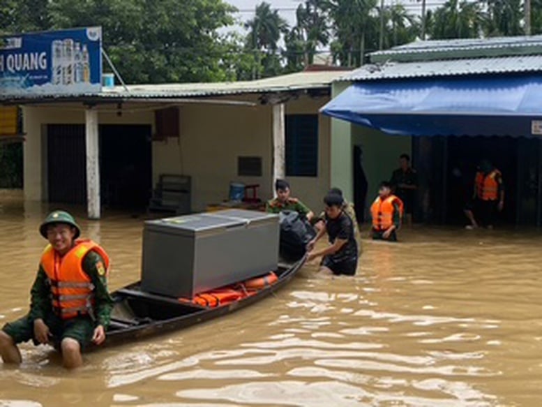 Bộ đội Biên phòng Đà Nẵng sát cánh cùng nhân dân vượt qua mưa lũ- Ảnh 2.