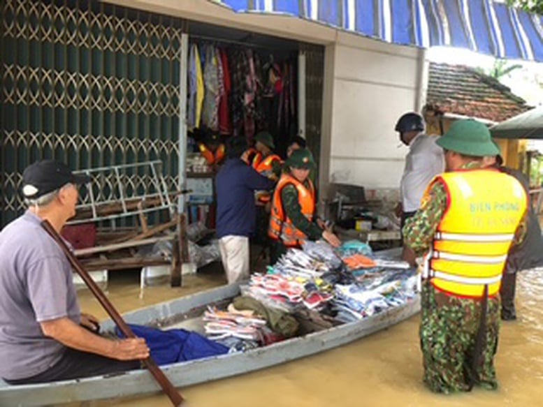 Bộ đội Biên phòng Đà Nẵng sát cánh cùng nhân dân vượt qua mưa lũ- Ảnh 3.