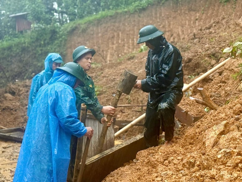 Bộ đội Biên phòng Đà Nẵng sát cánh cùng nhân dân vượt qua mưa lũ- Ảnh 8.