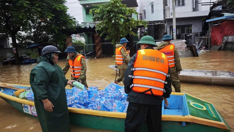 Bộ đội Biên phòng Đà Nẵng sát cánh cùng nhân dân vượt qua mưa lũ- Ảnh 11.