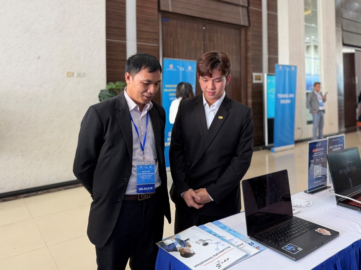 FPT bekräftar sin position vid Vietnam International Digital Week 2025-1.jpg