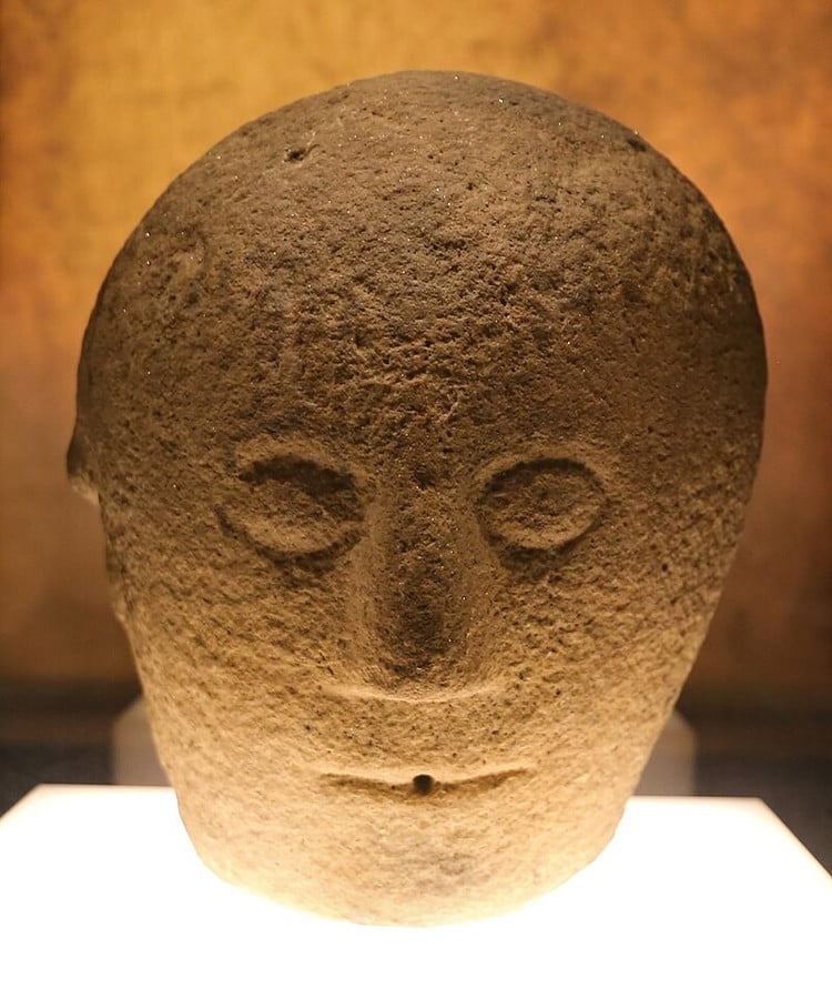 ໃນການສຶກສາປີ 1960 ຂອງຫົວ Corleck, ນັກໂບຮານຄະດີ Anne Ross ກ່າວວ່າການປະຕິບັດ  daaa-3.jpg