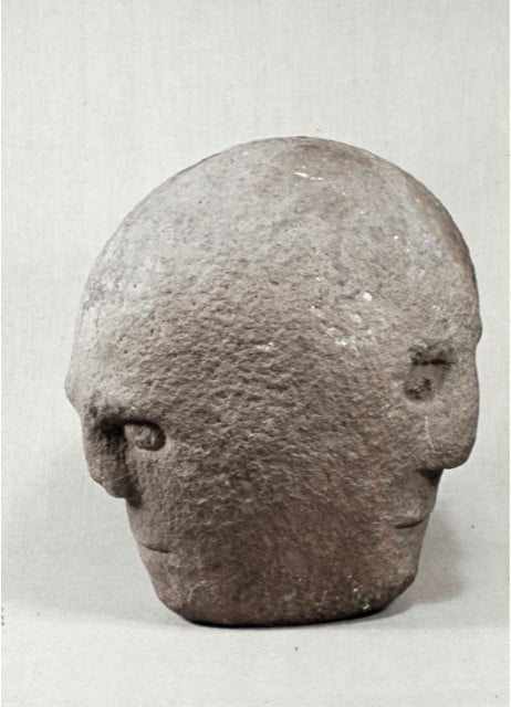 ນັກໂບຮານຄະດີບາງຄົນຍັງເຊື່ອວ່າຫົວ Corleck ອາດຈະຖືກຝັງໄວ້ໂດຍຊາວໄອແລນໃນຍຸກກາງທີ່ເຊື່ອວ່າຮູບປັ້ນໄດ້ຖືກສາບແຊ່ງໃນບາງເວລາລະຫວ່າງສະຕະວັດທີ 10 ແລະ 13. ພາບ: ພິພິທະພັນແຫ່ງຊາດ ໄອແລນ/X. daaa-9.png