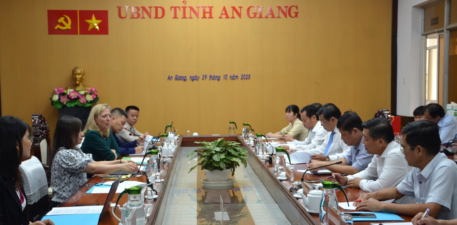 An Giang mottar en arbeidsdelegasjon fra Verdensbanken