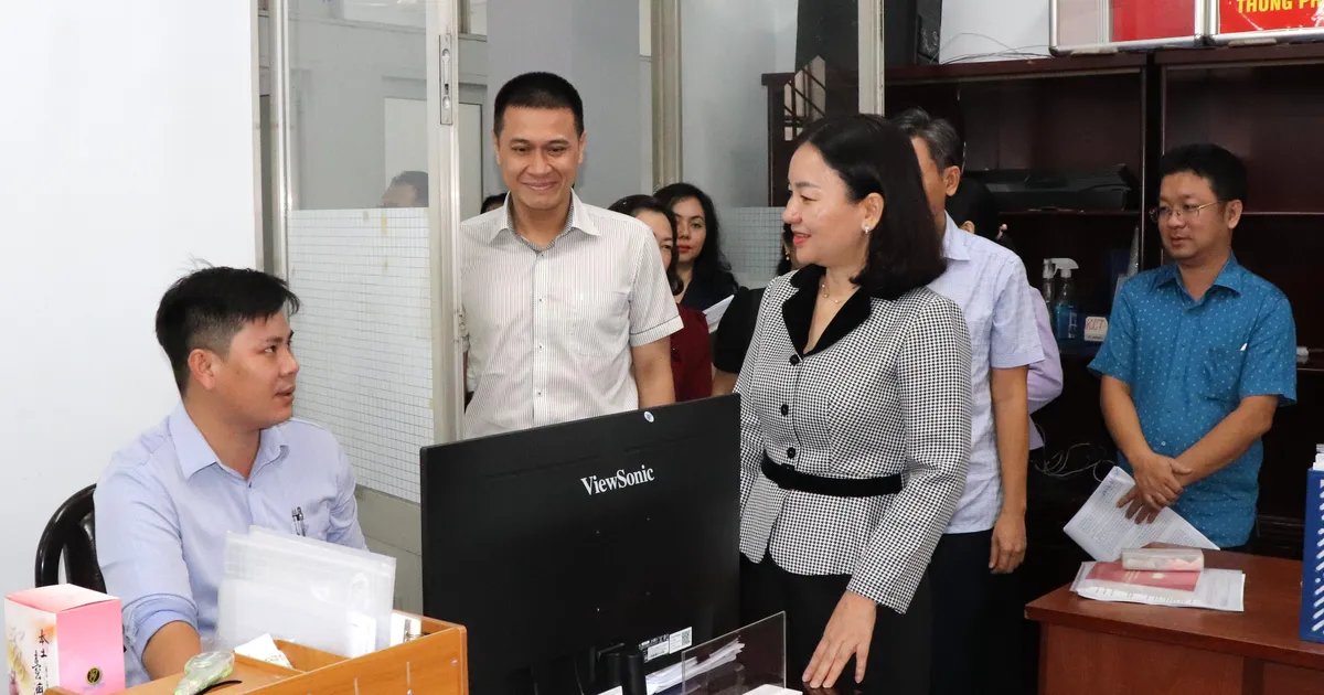 Đẩy mạnh hỗ trợ người dân thực hiện giao dịch trực tuyến