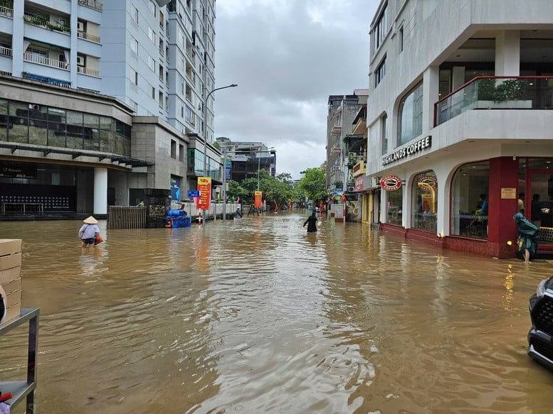 Ngập úng đô thị - 'lời cảnh báo' về sự phát triển hạ tầng thiếu kiểm soát- Ảnh 5. Ngập úng đô thị - 'lời cảnh báo' về sự phát triển hạ tầng thiếu kiểm soát- Ảnh 5.