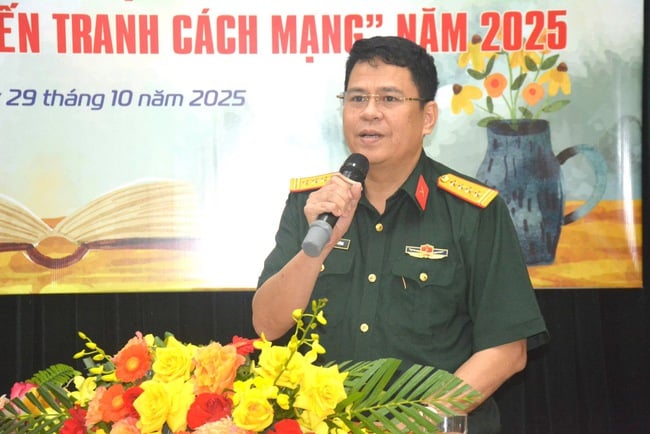 ຄ້າຍສ້າງວັນນະຄະດີ 2025: ມີເກືອບ 8,000 ໜ້າທີ່ຂຽນກ່ຽວກັບທະຫານ ແລະ ສົງຄາມປະຕິວັດ - ຮູບທີ 2. Trại sáng tác văn học năm 2025: Gần 8.000 trang viết về người lính và chiến tranh cách mạng - Ảnh 2.