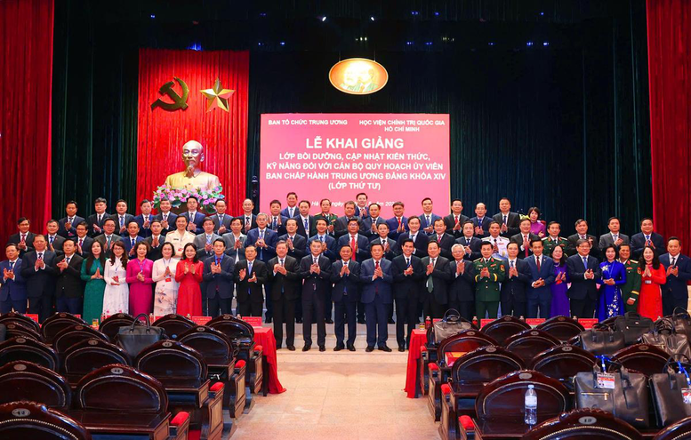 Construirea unei echipe de cadre cu calități și capacități garantate pentru a satisface cerințele de dezvoltare în noua eră - Foto 1. Xây dựng đội ngũ cán bộ bảo đảm phẩm chất, năng lực đáp ứng yêu cầu phát triển trong kỷ nguyên mới- Ảnh 1.