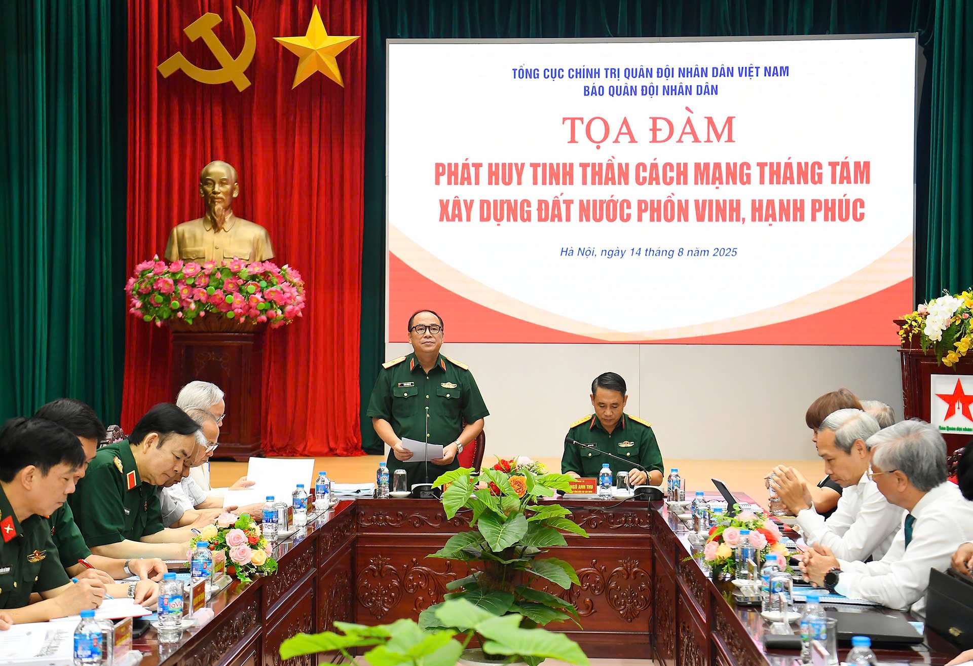 TS Nguyễn Sĩ Dũng: 'Đất nước sẽ hóa rồng nếu gỡ được vấn đề thể chế' - Ảnh 1.