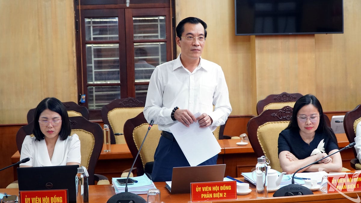 តំណាងគណៈកម្មាធិការពិនិត្យបាននិយាយ។