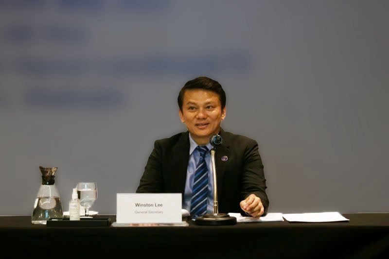 Tổng thư ký AFF cùng lãnh đạo FAT đã đến trụ sở VFF, cùng giải quyết sự cố sai Quốc kỳ- Ảnh 1.