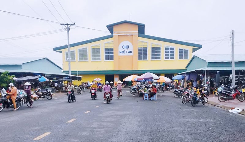 Ринок Нгу Лак.
