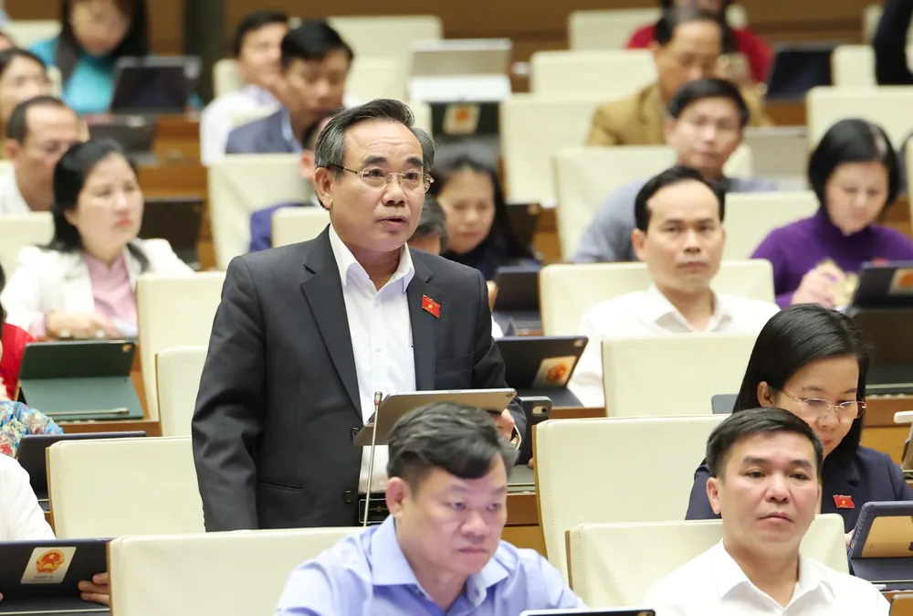 ឡឺ ហ៊ូ ទ្រី.jpg