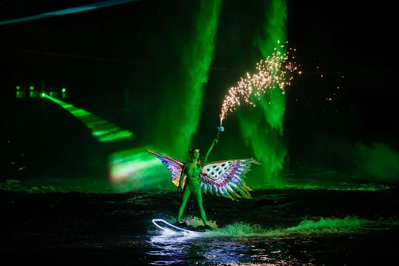 Публикуем первые панорамные снимки супершоу, которое вот-вот вернётся в море и небо Фукуока.