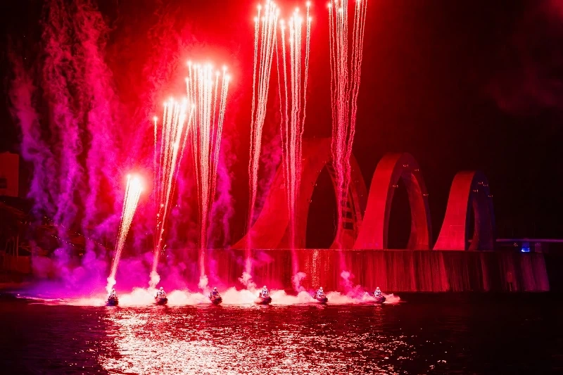 Публикуем первые панорамные снимки супершоу, которое вот-вот вернётся в море и небо Фукуока.