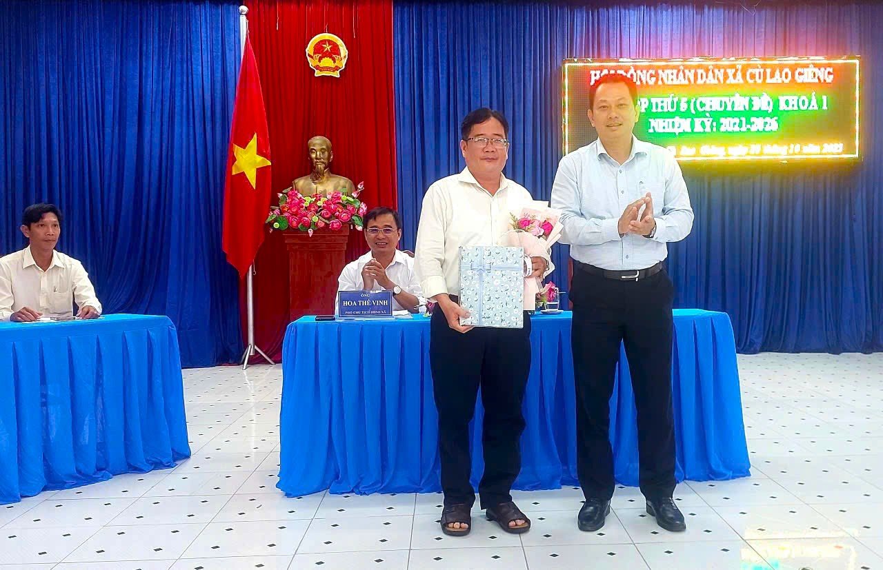 ក្រុមប្រឹក្សាប្រជាជនឃុំ Cu Lao Gieng (អាណត្តិទី១) បានបើកសម័យប្រជុំលើកទី៥ ឆ្នាំ២០២៥