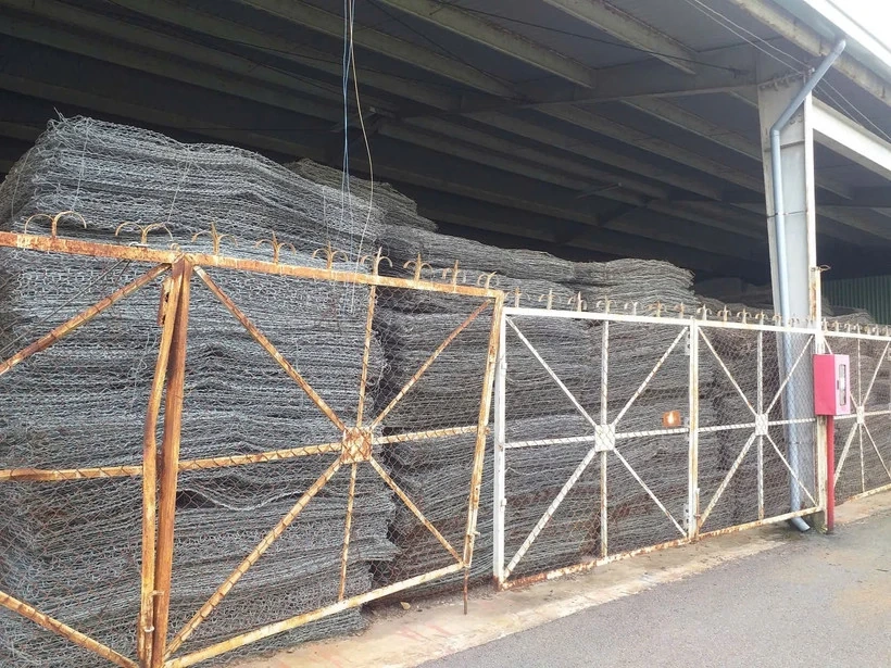 Adding steel cages from the South to the Central region to overcome the consequences of floods