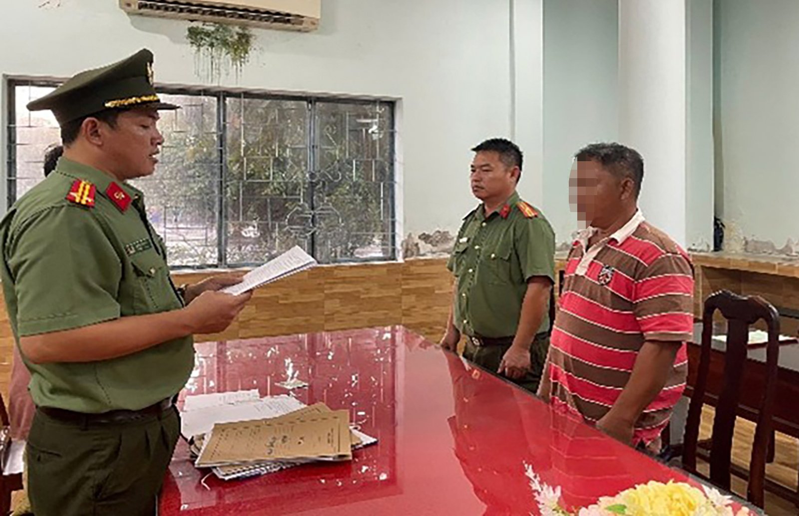 Khởi tố, bắt tạm giam hai thuyền trưởng tổ chức cho người khác xuất cảnh trái phép