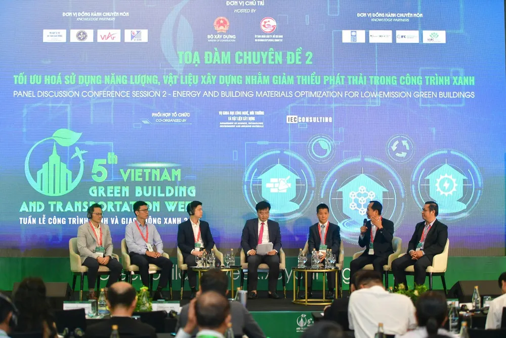 Odborníci diskutovali na semináři „Optimalizace využití energie a stavebních materiálů pro minimalizaci emisí v zelených budovách“. Foto: TH