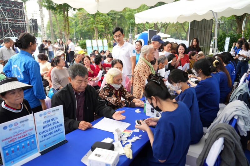 ឡុង ចូវ សហការក្នុងយុទ្ធសាស្ត្រជាតិស្តីពីការការពារ និងគ្រប់គ្រងជំងឺដាច់សរសៃឈាមខួរក្បាល-០