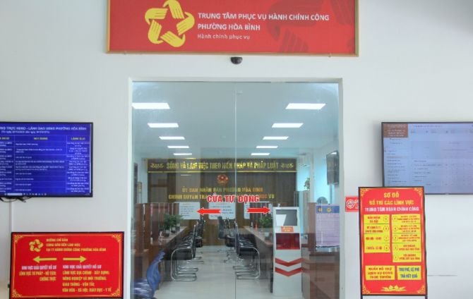 UBND phường Hòa Bình là một trong những đơn vị triển khai sớm thí điểm trí tuệ nhân tạo (AI) hỗ trợ giải quyết thủ tục hành chính công. Ảnh: Sở Khoa học và Công nghệ tỉnh Phú Thọ. UBND phường Hòa Bình là một trong những đơn vị triển khai sớm thí điểm trí tuệ nhân tạo (AI) hỗ trợ giải quyết thủ tục hành chính công. Ảnh: Sở Khoa học và Công nghệ tỉnh Phú Thọ.