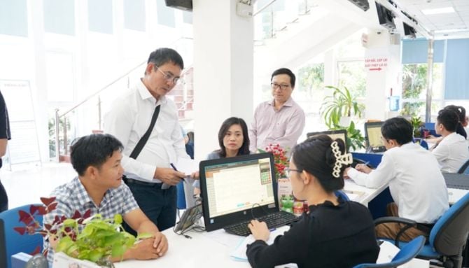 Đoàn công tác Bộ Khoa học và Công nghệ khảo sát thực tế tại Trung tâm Phục vụ hành chính công tỉnh Quảng Ngãi. Ảnh: Trung tâm Truyền thông KH&CN. Đoàn công tác Bộ Khoa học và Công nghệ khảo sát thực tế tại Trung tâm Phục vụ hành chính công tỉnh Quảng Ngãi. Ảnh: Trung tâm Truyền thông KH&CN.