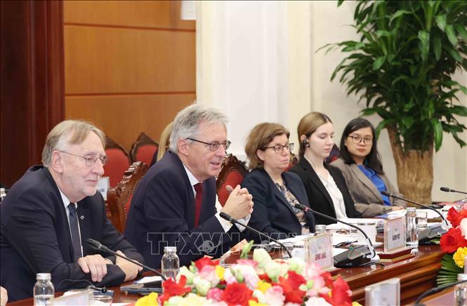 Підпис до фотографії