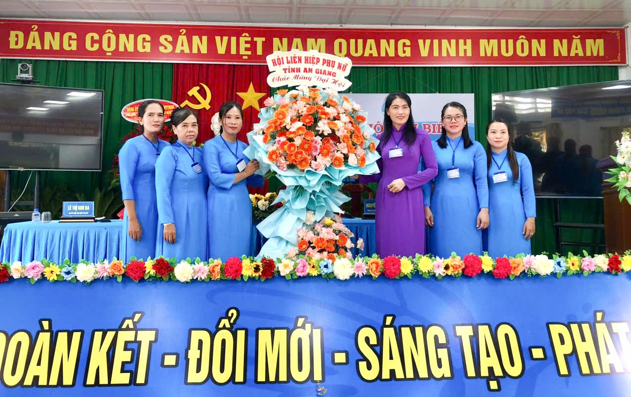 Η Ένωση Γυναικών της Κοινότητας Φου Χούου προσπαθεί να βοηθήσει 50 νοικοκυριά να ξεφύγουν από τη φτώχεια