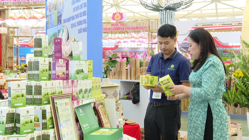Productos típicos destacados de la provincia de Thanh Hoa en la Feria de Otoño