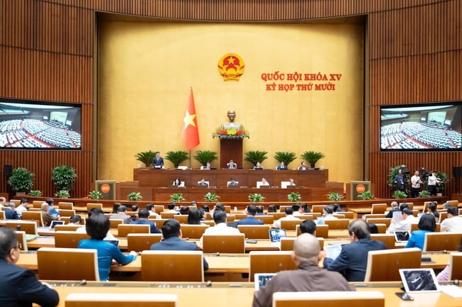 Afgevaardigde van de Nationale Assemblee: Cultuur en toerisme zijn niet alleen dienstverlenende sectoren, maar ook zachte macht die Vietnam op het internationale toneel promoot - Foto 1. Đại biểu Quốc hội: Văn hóa và du lịch không chỉ là ngành kinh tế dịch vụ mà còn là sức mạnh mềm thúc đẩy Việt Nam trên trường quốc tế - Ảnh 1.