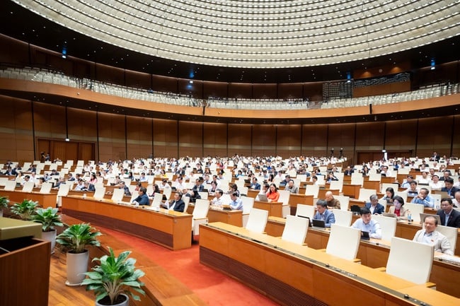 Afgevaardigde van de Nationale Assemblee: Cultuur en toerisme zijn niet alleen dienstverlenende sectoren, maar ook zachte macht om Vietnam op het internationale toneel te promoten - Foto 4. Đại biểu Quốc hội: Văn hóa và du lịch không chỉ là ngành kinh tế dịch vụ mà còn là sức mạnh mềm thúc đẩy Việt Nam trên trường quốc tế - Ảnh 4.