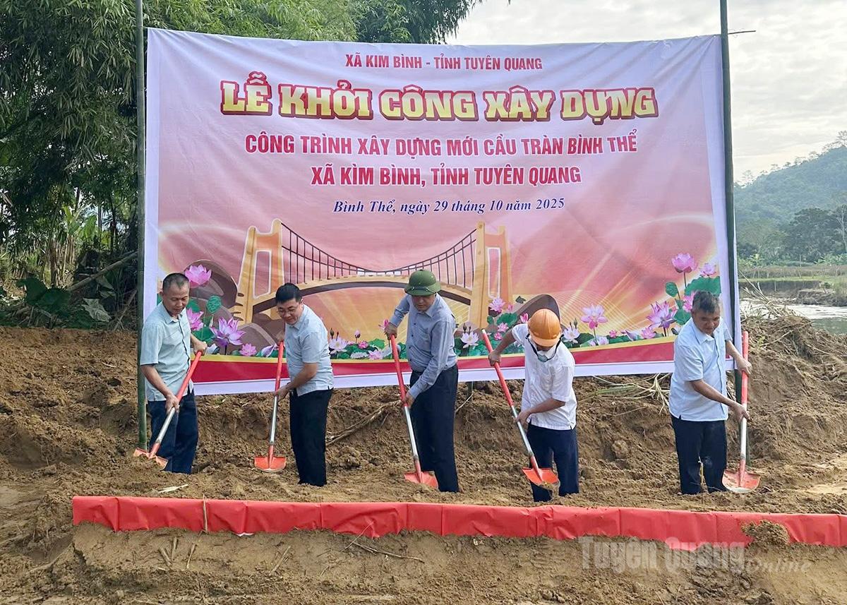Delegaterna påbörjade byggandet av Binh-utloppsbron, Kim Binh kommun.