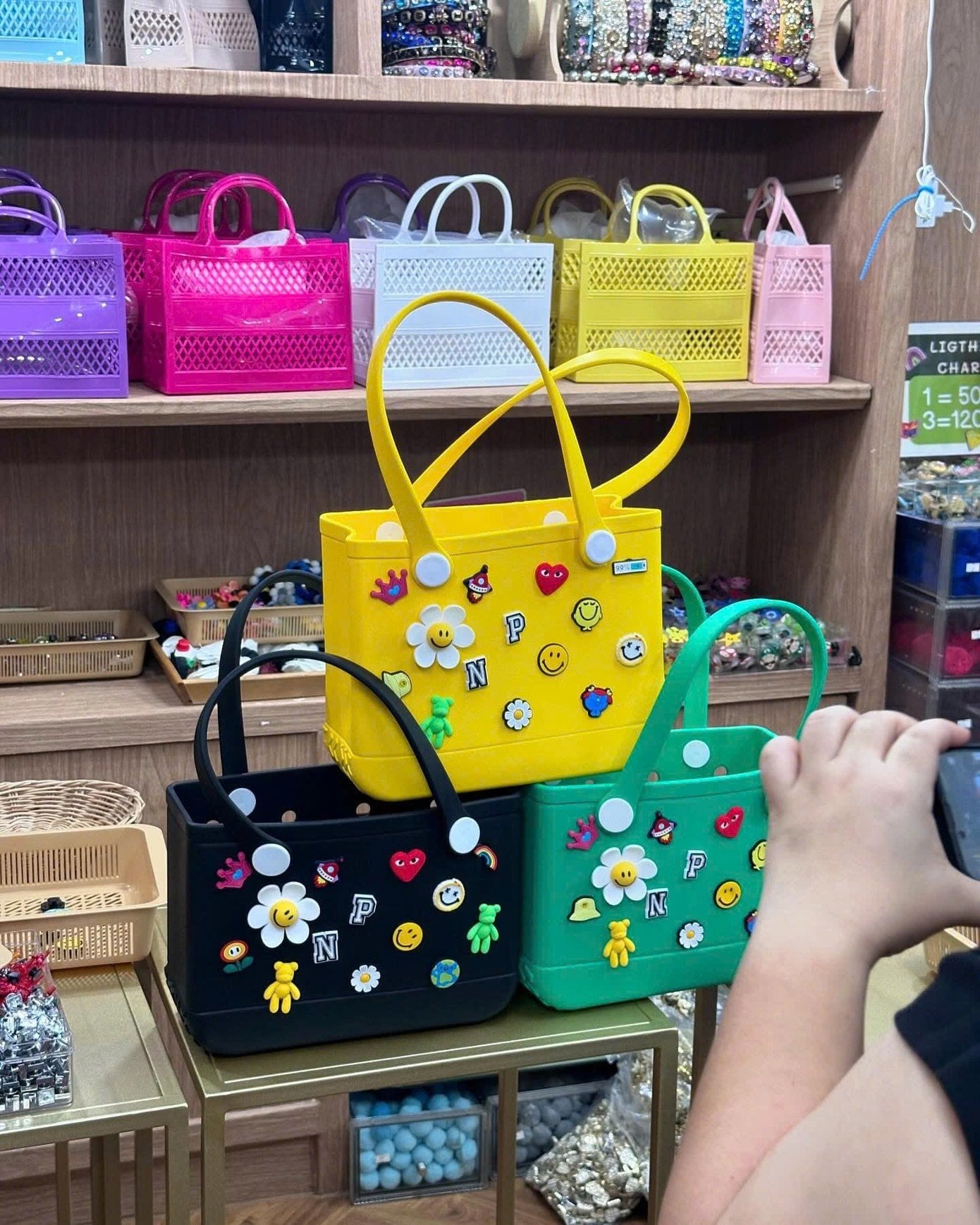 Проявіть креативність із наліпками та аксесуарами відповідно до власних уподобань. (Фото: три маленькі каченята)