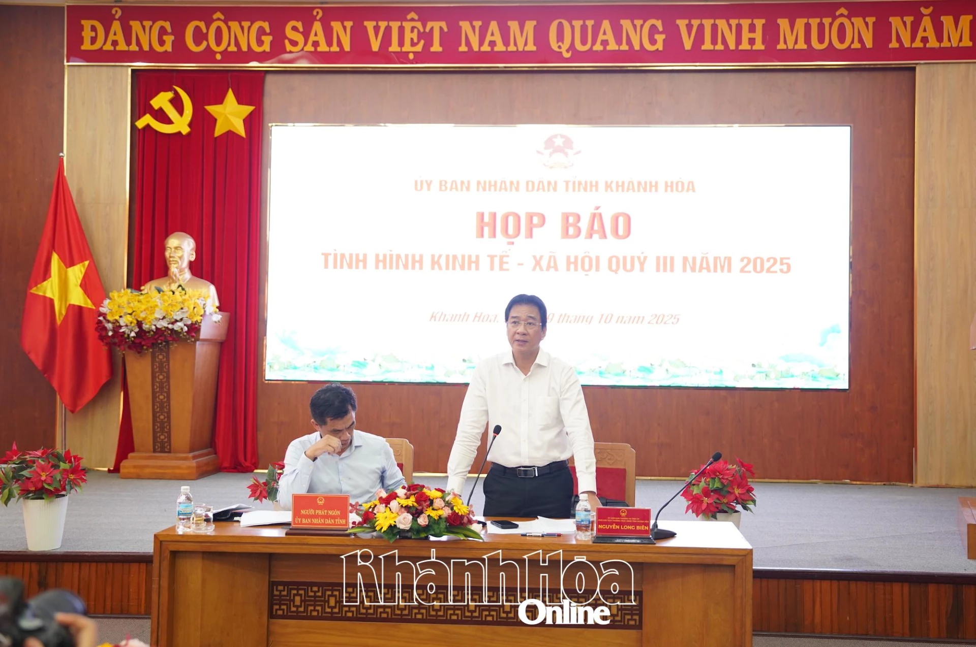Phó Chủ tịch Thường trực UBND tỉnh Nguyễn Long Biên phát biểu tại họp báo.