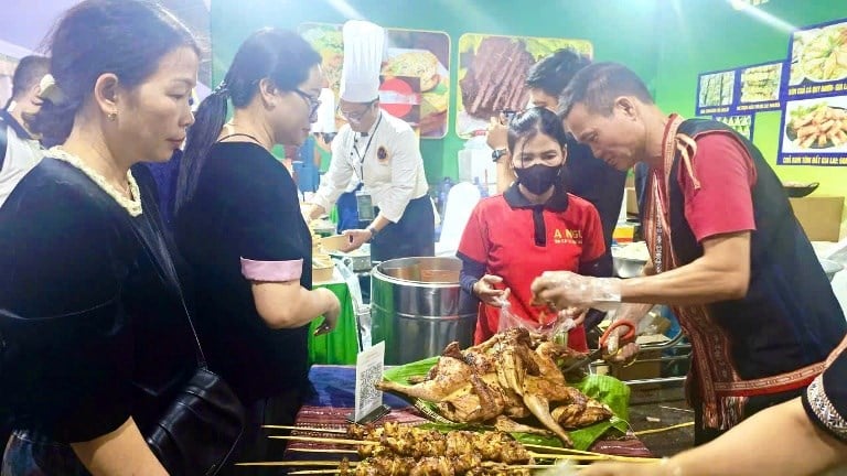 ترویج گردشگری گیا لای از طریق «جشنواره غذاهای خوشمزه پاییزی» - عکس 2