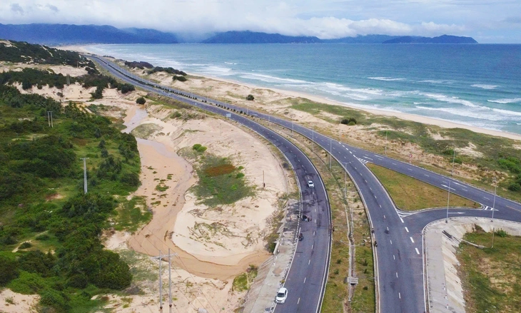 新たに引き渡されたバンフォン経済特区の2,600億ドンの道路が損傷している - 写真2。 Vân Phong - Ảnh 2.