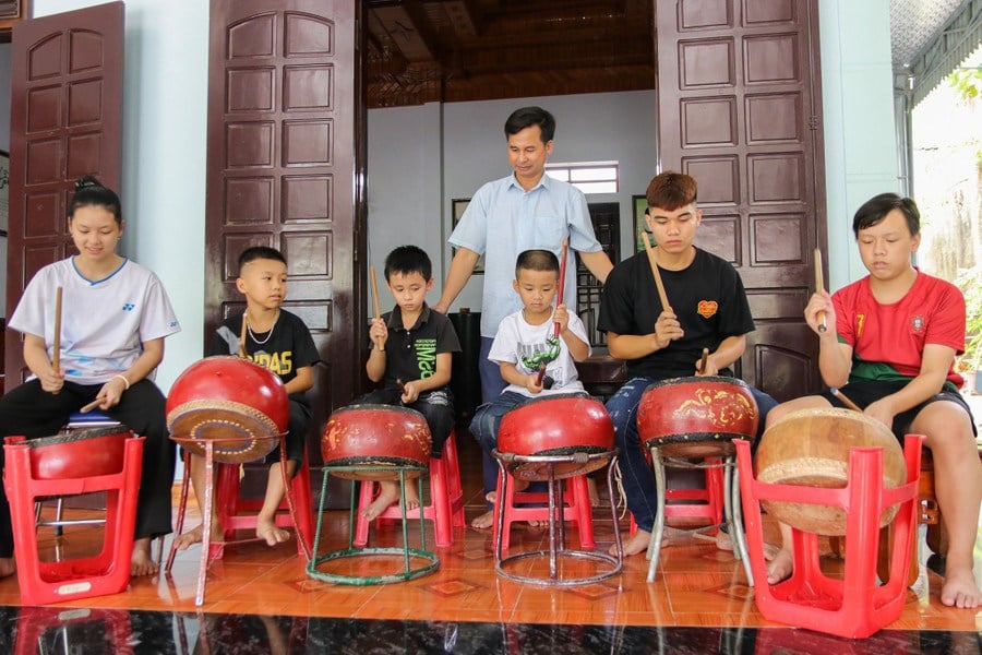 អ្នកដែលបញ្ជូនចង្វាក់