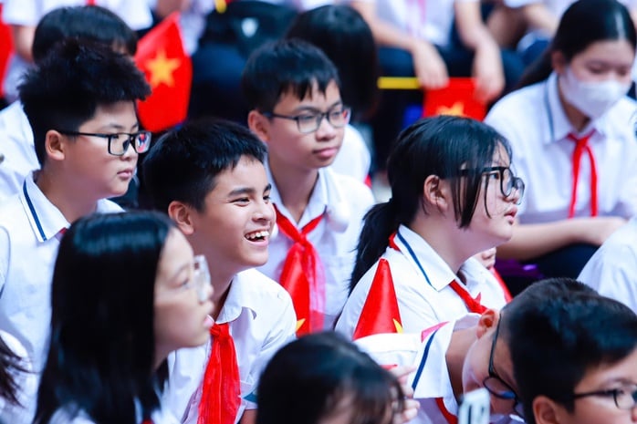 Tiếng Anh sẽ thành môn bắt buộc từ lớp 1  - Ảnh 1.